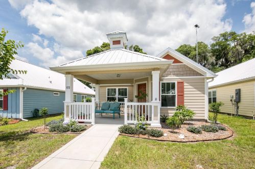 102 Turtle Run, Umatilla, FL 32784-9545