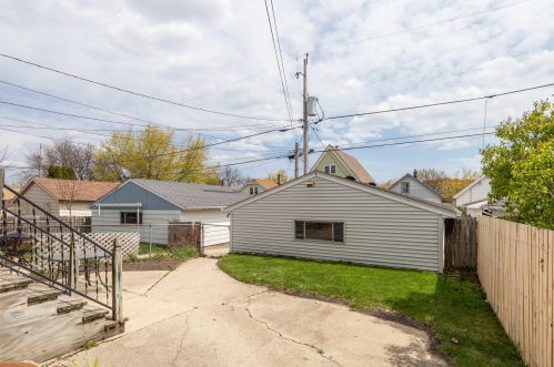 1124 57, Milwaukee WI 53214-3310 exterior