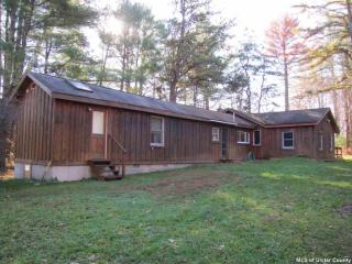 10 Stoll Rd, West Saugerties, NY 12477-3020