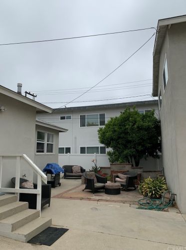2520 Carnegie Ln, Redondo Beach, CA 90278-3864