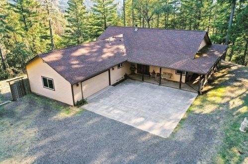 5760 Ridgewood Rd, Willits, CA 95490-9730