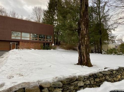 20 Creek Rd, Staatsburg, NY 12580-5624