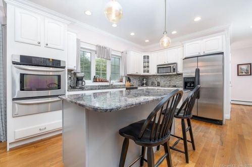 93 Deer Run Dr, Colchester CT  06415-1806 exterior