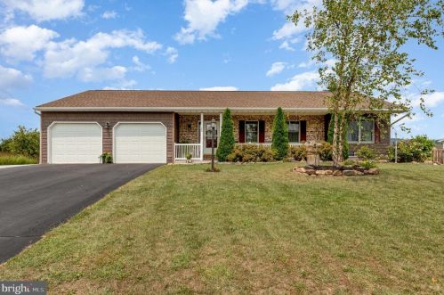 28 Longstreet Dr, Carlisle, PA 17013-8112