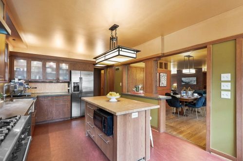 1003 Sylvan Ave, Milwaukee WI 53217-5355 exterior