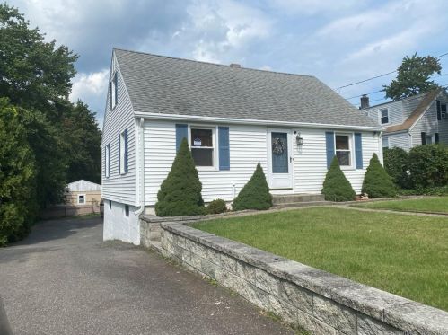 1037 Meriden Rd, Waterbury, CT 06705-3146