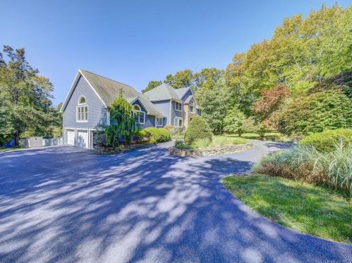 1185 Bridge Pointe Ln, Yorktown Hgts, NY 10598-6208