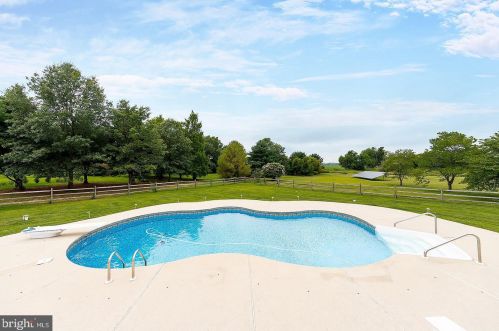 1 Helen Lois Ct, Pilesgrove NJ  08098-2639 exterior