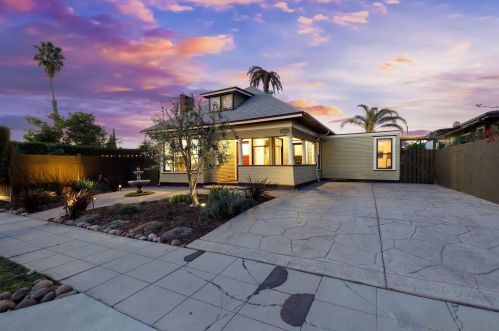 2404 Monroe Ave, San Diego, CA 92116-2926