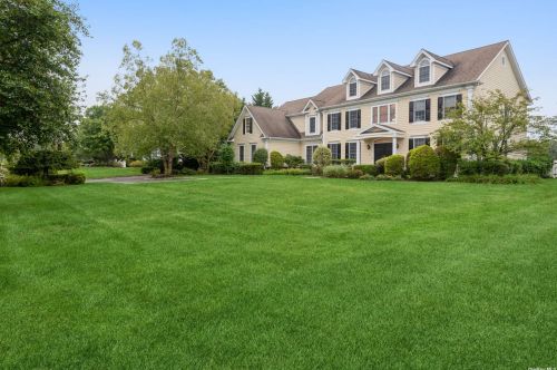 14 Legends Cir, Huntington Station, NY 11747-5302