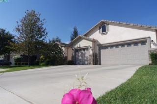 4163 Church St, Visalia, CA 93277-9166