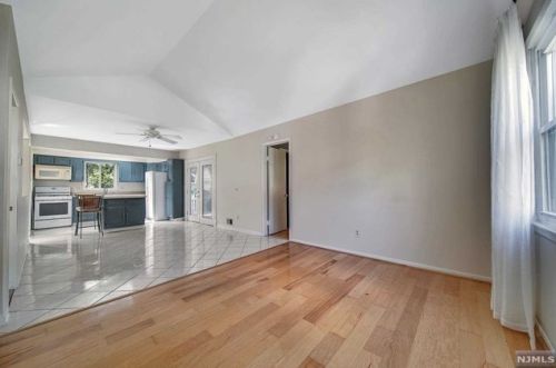 6 Vista Ln, Edgewater NJ  07020-1522 exterior