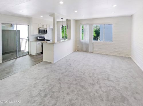 8450 Old Spanish Trl, Tucson AZ 85710-4302 exterior