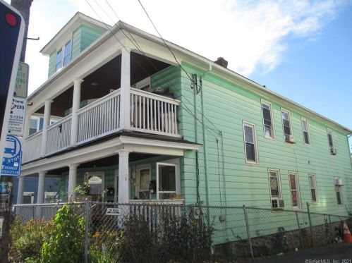 122 Oak St, Waterbury, CT 06704-4131