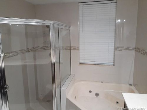 14725 Balgowan Rd, Hialeah, FL 33016-6470