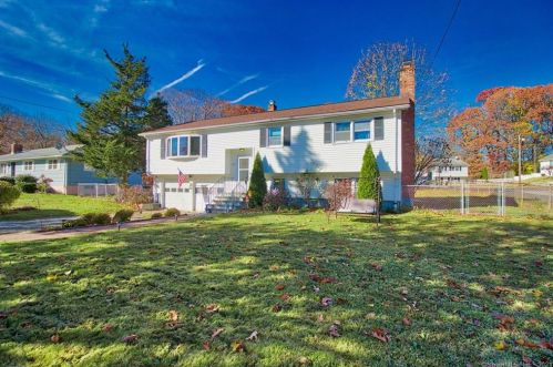 251 Holland Rd, Bridgeport, CT 06610-1006