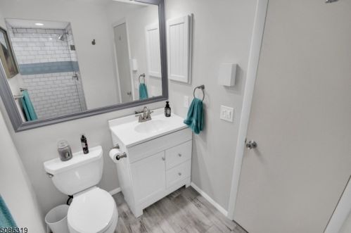 2 Meadowview Dr, Annandale NJ  08801-1516 exterior