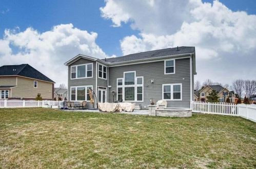735 Meadow Ridge Way, Marysville OH  43040-8119 exterior