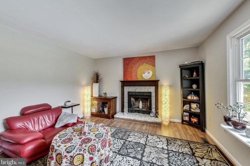 9525 Debra Spradlin Ct, Springfield VA  22015-4183 exterior