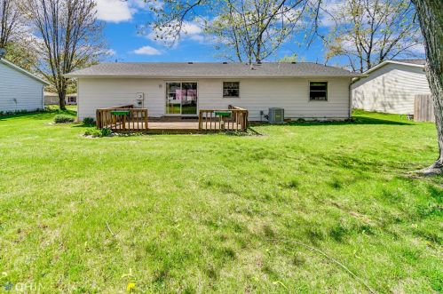 2302 Shaker Dr, Valpo IN  46383-3249 exterior