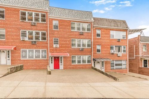 640 227th St, Bronx, NY 10466-3905