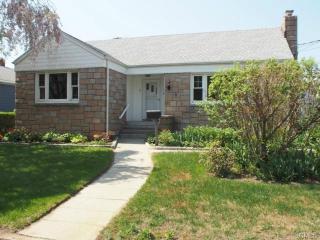 89 Lines Pl, Stratford, CT 06615-6410
