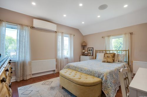 11 Maplewood Rd, Babylon NY  11704-7805 exterior