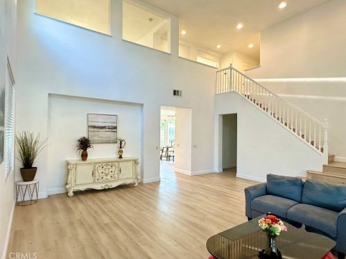 327 Mariposa Privado, Ontario, CA 91764-4460