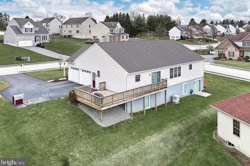 30 Centre Ct, Red Lion PA  17356-8949 exterior