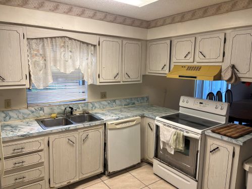 4029 Waverly Dr, West Palm Beach FL  33407-3549 exterior