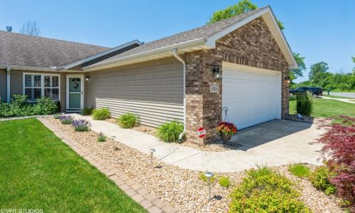 8861 Norris Dr, Hobart, IN 46342-6800