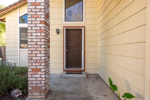 734 Placer Ct, Santa Rosa, CA 95401-5706