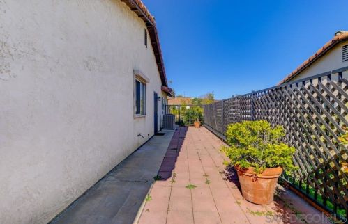 711 Honeydew Ln, Vista CA  92084-3115 exterior