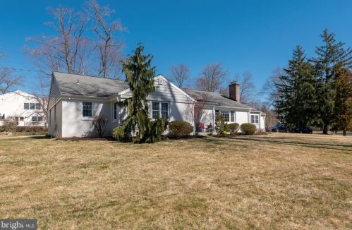 2001 Beechwood Dr, Wilmington DE  19810-4356 exterior