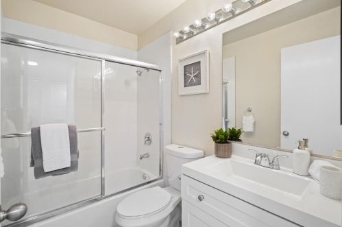 858 Boardwalk Pl, Redwood City CA  94065-1806 exterior