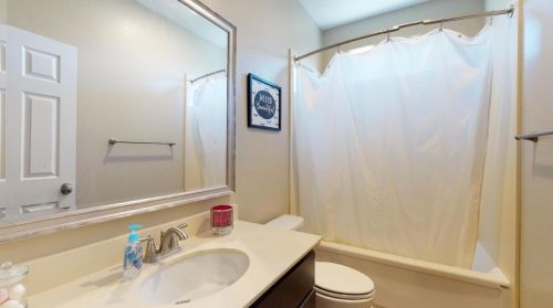 2479 Mountainside Dr, Los Banos CA  93635-8825 exterior