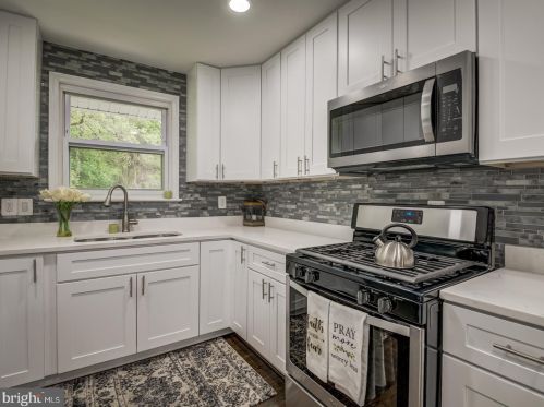 8813 Lagrange St, Lorton VA 22079-1643 exterior