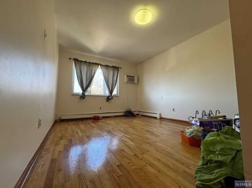 320 3rd St, Palisades Park NJ  07650-1767 exterior