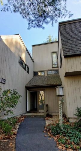 25 Great Meadow Ln, Farmington CT  06032-8007 exterior