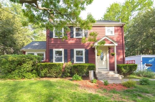 5 Eleanor Rd, Walpole, MA 02081-3110