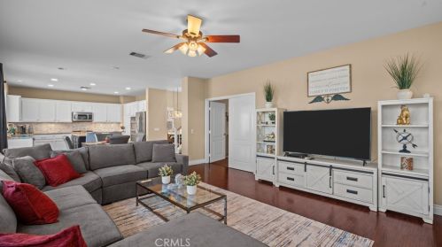 28341 Brookview Ter, Santa Clarita CA  91350-4446 exterior