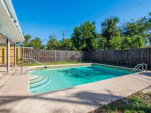 2330 2nd Ct, Vero Beach FL  32962-8219 exterior