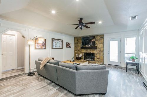 6108 Ridge Rd, Fort Worth, TX 76135-1342