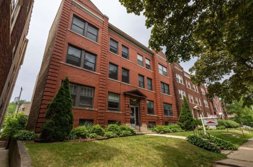 2527 Stowell Ave, Milwaukee WI  53211-4209 exterior