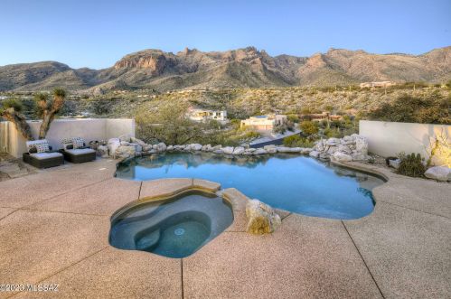 3600 Windy Point Dr, Tucson, AZ 85718-1423