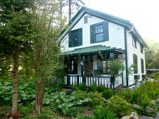 42 Main St, Bloomingdale, NY 12913-1902