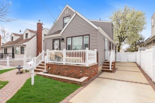 246-08 135th Ave, Jamaica, NY 11422-3117