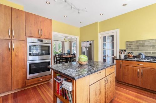 41 Irving Ave, Providence RI 02906-4510 exterior