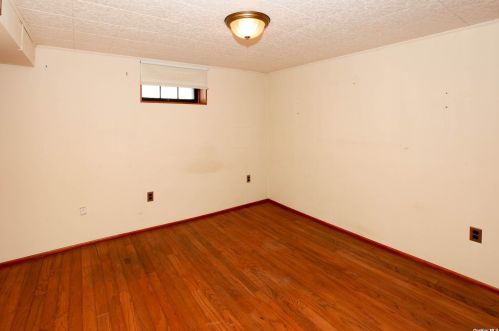 472 Piping Rock Rd, Seaford NY  11783-1038 exterior