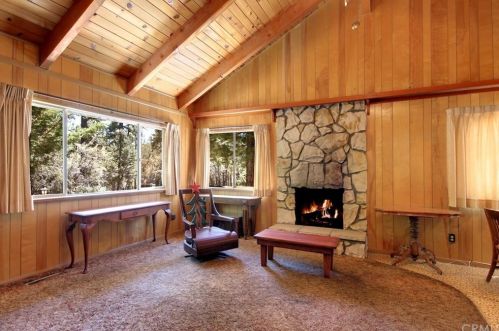 1099 Eagle Mountain Dr, Big Bear City, CA 92314-9522